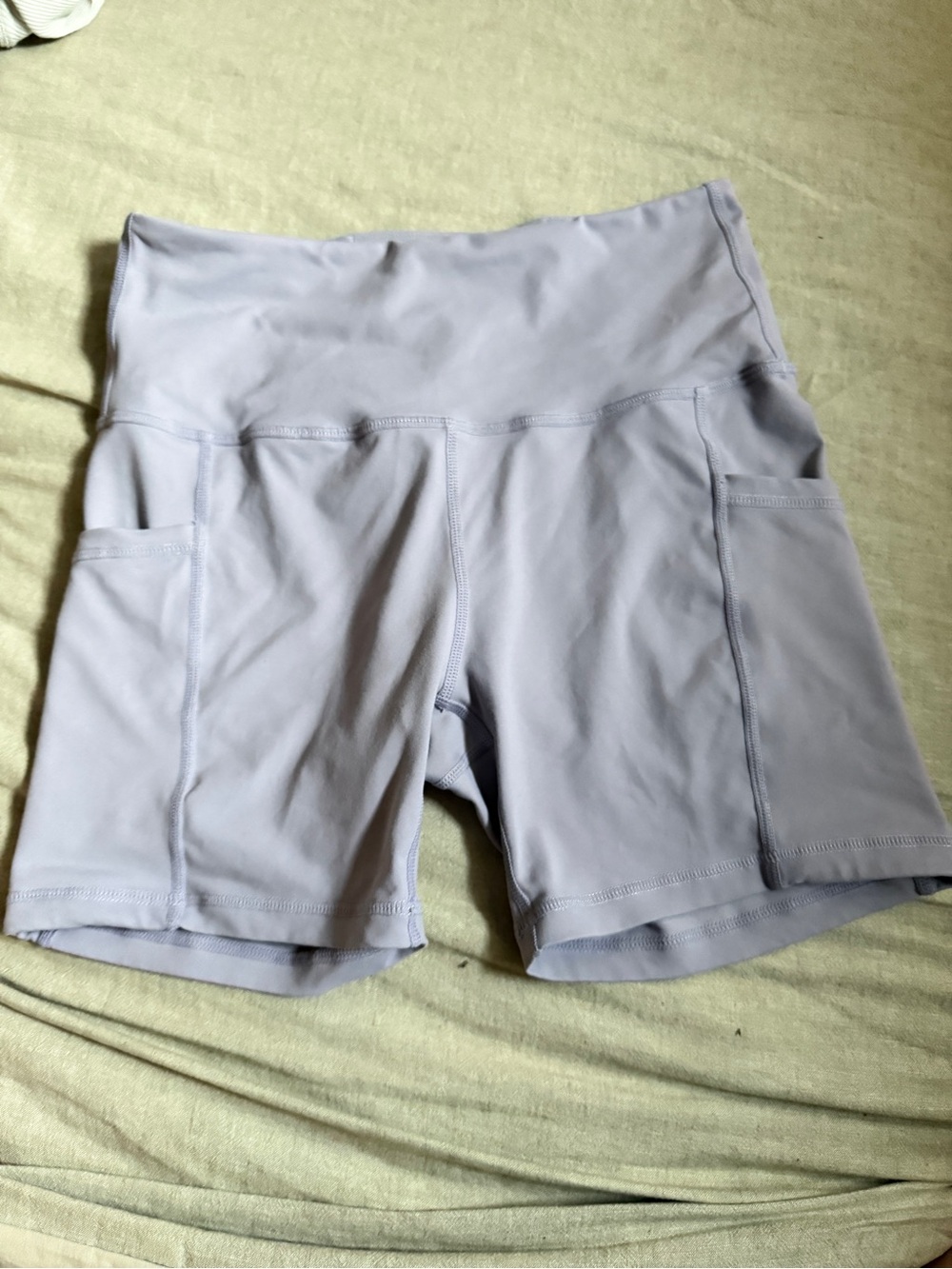 High-Waist Lavender Athletic Bike Shorts with Side Pockets